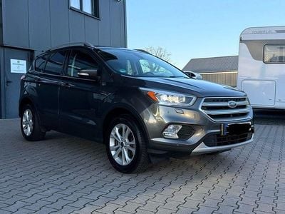 Gebraucht Ford Kuga Titanium 150 PS (110 kW) 2017 Grau SUV