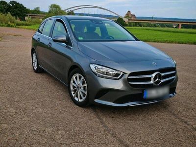 Mercedes B180