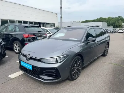 Gebraucht VW Passat R-line 272 PS (200 kW) 2025 Grau Kombi