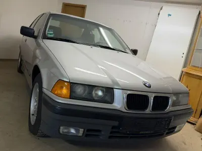 Gebraucht BMW 316 Basis 102 PS (75 kW) 1992 Silber Limousine