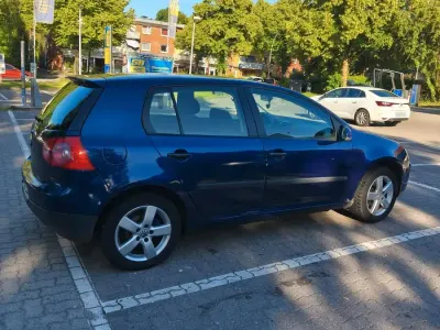 Gebraucht VW Golf V 2004 Blau Kleinwagen