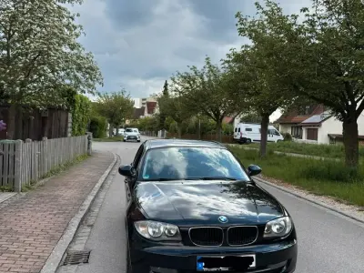 Gebraucht BMW 118 Sport Line 143 PS (105 kW) 2011 Schwarz Kleinwagen