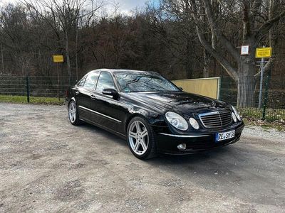 Gebraucht Mercedes E240 Avantgarde 177 PS (130 kW) 2002 Schwarz Limousine