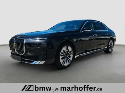 Gebraucht BMW 750e Sport Line 313 PS (230 kW) 2024 Schwarz Limousine
