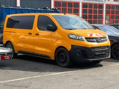 Gebraucht Opel Vivaro 120 PS (88 kW) 2020 Gelb Van / Kleinbus