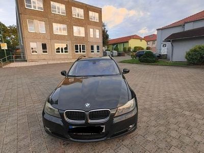 Gebraucht BMW 320 177 PS (130 kW) 2008 Schwarz Kombi