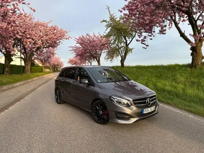 Używany Mercedes B220 Urban 177 KM (130 kW) 2017 Szary Minivan