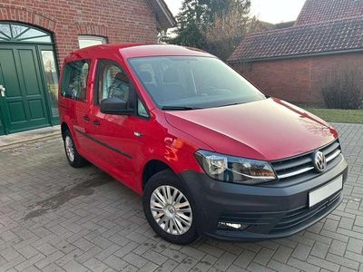 Gebraucht VW Caddy Trendline 102 PS (75 kW) 2017 Rot Van / Kleinbus
