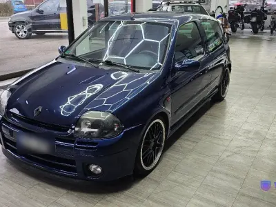 Używany Renault Clio II R.S. 179 KM (131 kW) 2000 Niebieski Hatchback