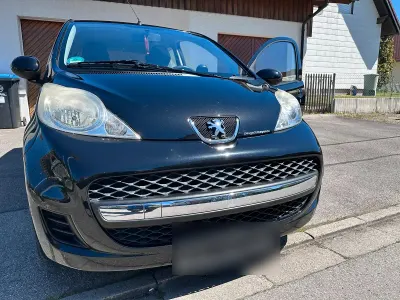 Gebraucht Peugeot 107 68 PS (50 kW) 2010 Schwarz Kleinwagen