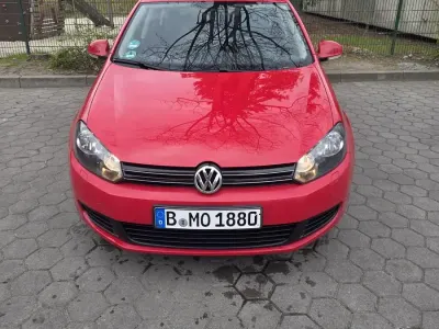 Gebraucht VW Golf VI 105 PS (77 kW) 2011 Rot Kleinwagen