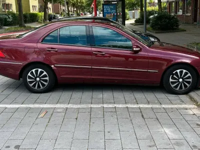 Gebraucht Mercedes C180 95 PS (69 kW) 2001 Violet Limousine