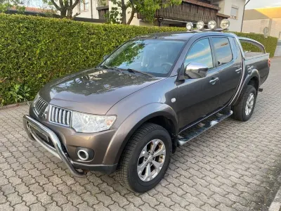 Begagnad Mitsubishi L200 Intense 178 HK (130 kW) 2011 Grå Pickup