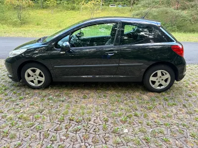 Gebraucht Peugeot 207 70 PS (51 kW) 2008 Schwarz Kleinwagen