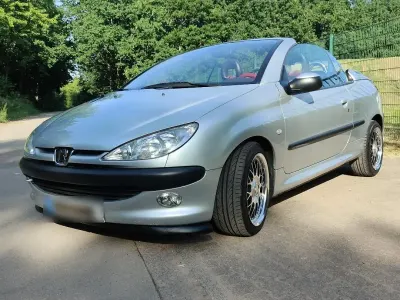 Gebraucht Peugeot 206 CC Platinum 109 PS (80 kW) 2002 Silber Cabrio