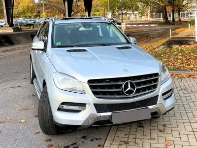 Gebraucht Mercedes ML250 204 PS (150 kW) 2012 Silber SUV