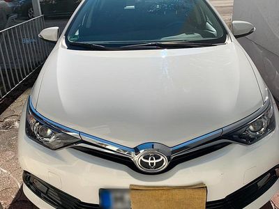 Gebraucht Toyota Auris 99 PS (72 kW) 2017 Weiß Kleinwagen