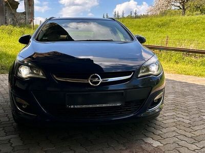 gebraucht Opel Astra 2.0 Diesel / Sport / Xenonlicht/Anhänger Kupplung/ PDC