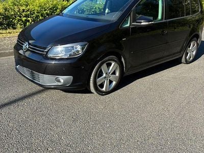 Second-hand VW Touran Cup 140 CP (102 kW) 2014 Negru Monovolum