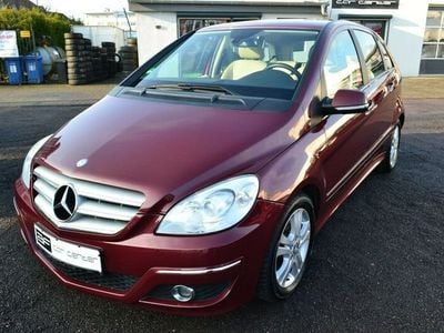 Gebraucht Mercedes B200 193 PS (141 kW) 2009 Rot metallic Van / Kleinbus