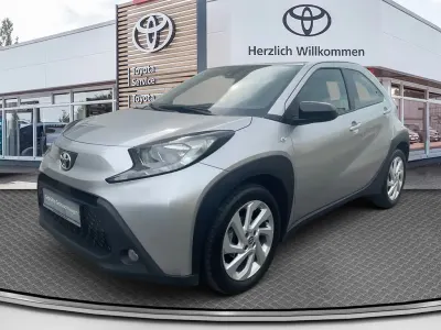 Gebraucht Toyota Aygo X Play 72 PS (52 kW) 2022 Silber SUV