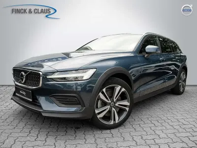 Gebraucht Volvo V60 CC Ultimate 250 PS (183 kW) 2024 Denim blue Kombi