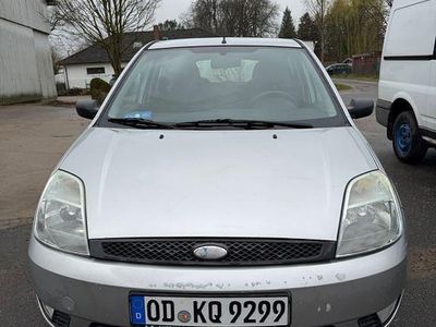 Gebraucht Ford Fiesta 80 PS (58 kW) 2004 Silber Kleinwagen