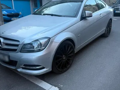 Gebraucht Mercedes C220 175 PS (128 kW) 2012 Grau Coupé