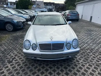 Gebraucht Mercedes CLK200 136 PS (100 kW) 1999 Silber Coupé