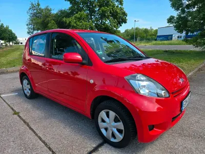 Gebraucht Daihatsu Sirion 69 PS (50 kW) 2010 Rot Kleinwagen