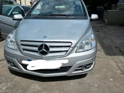 Gebraucht Mercedes B180 109 PS (80 kW) 2009 Silber Van / Kleinbus
