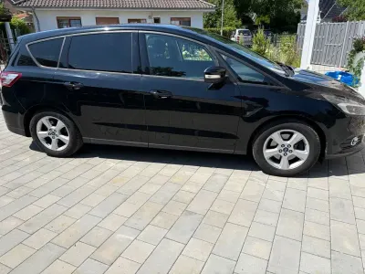 Gebraucht Ford S-MAX Titanium 179 PS (131 kW) 2016 Schwarz Van / Kleinbus