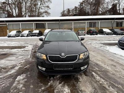 Schwarz Gebraucht 2015 Skoda Octavia Kombi | 6.200 € (Fairer Preis)