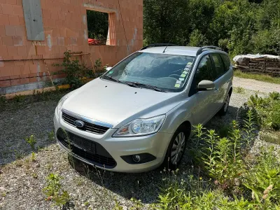 Gebraucht Ford Focus 109 PS (80 kW) 2010 Silber Kombi