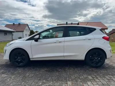 Używany Ford Fiesta Cool & Connect 71 KM (52 kW) 2019 Biały Hatchback