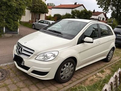 Mercedes B200