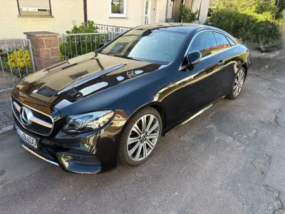 Gebraucht Mercedes E200 AMG line 184 PS (135 kW) 2017 Schwarz Coupé