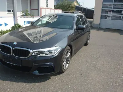 Gebraucht BMW 530 M Sport 252 PS (185 kW) 2019 Sophistograu Kombi