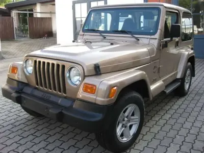 Gebraucht Jeep Wrangler Sahara 177 PS (130 kW) 2000 Desert sand pearl coat SUV
