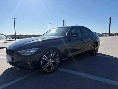 Gebraucht BMW 318 Sport Line 143 PS (105 kW) 2012 Schwarz Limousine