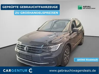 Gebraucht VW Tiguan S 150 PS (110 kW) 2023 Grau SUV