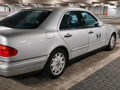 Mercedes E320