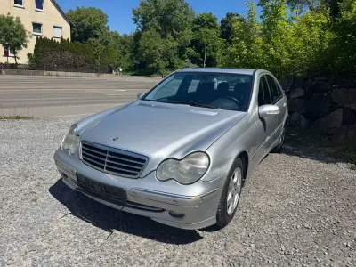Gebraucht Mercedes C200 Avantgarde 163 PS (119 kW) 2001 Silber Limousine
