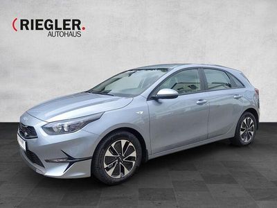 Neu Kia Ceed Vision 140 PS (102 kW) 2025 Silber Kleinwagen