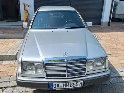Gebraucht Mercedes 230 132 PS (97 kW) 1990 Silber