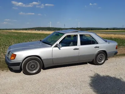 Gebraucht Mercedes 300 147 PS (108 kW) 1992 Silber Limousine