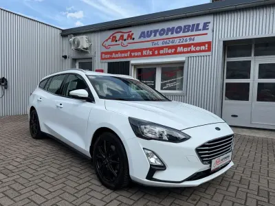 Gebraucht Ford Focus Cool & Connect 120 PS (88 kW) 2020 Weiß Limousine