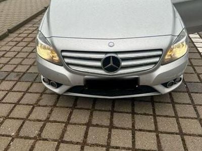 Mercedes B200