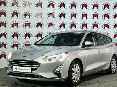 Begagnad Ford Focus Cool & Connect 120 HK (88 kW) 2019 Grå Sedan