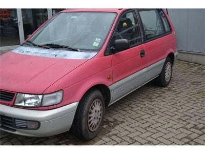 Rot Gebraucht 1996 Mitsubishi Space Runner Van / Kleinbus | 1.400 €